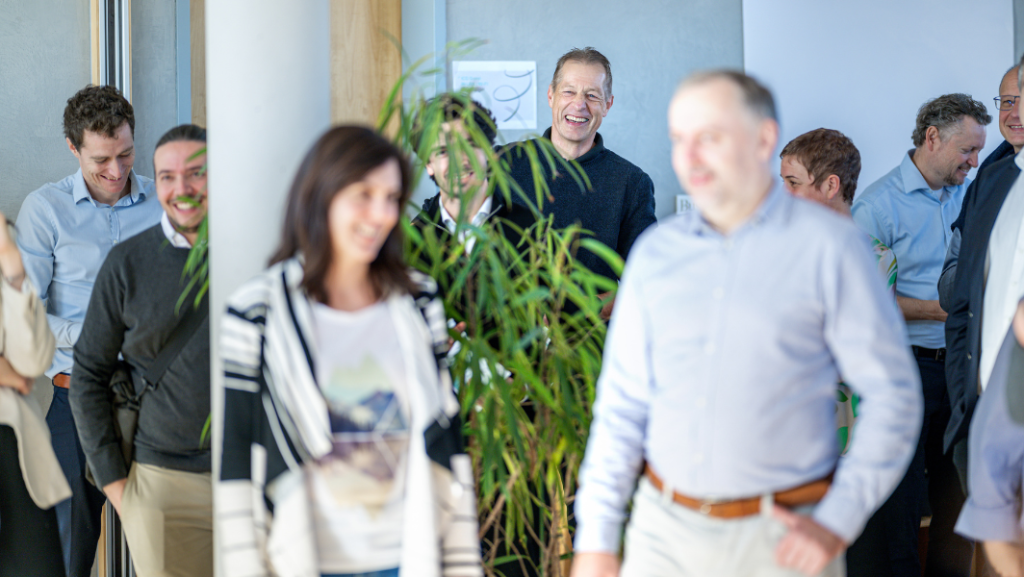 Group of people standing, plant, pilar
