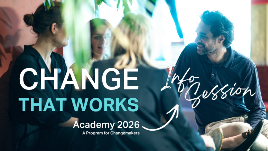 Bild von einer Gruppe von Personen, die sich sitzend im Kreis unterhält, daneben Ankündigung Event